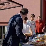 "Srećan sam što sam posetio vrednu, radnu i poštenu porodicu Raković": Vučić o poseti Sevojnu (VIDEO)
