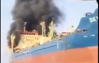Iranci gađali svoj brod: Tanker pokušao ilegalno da pređe moreuz, mornarica pucala, ima ranjenih (VIDEO)