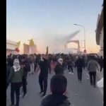 Drama u Bagdadu: Hamnejeve pristalice krenule na američku ambasadu, rasteruju ih suzavcem (VIDEO)
