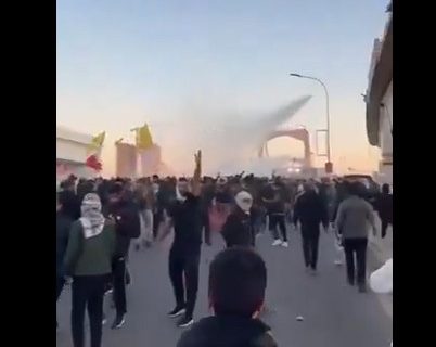 Drama u Bagdadu: Hamnejeve pristalice krenule na američku ambasadu, rasteruju ih suzavcem (VIDEO)