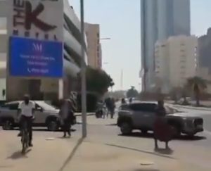 Ima mrtvih u Abu Dabiju: Deo rakete se srušio na ulicu