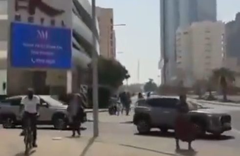 Ima mrtvih u Abu Dabiju: Deo rakete se srušio na ulicu