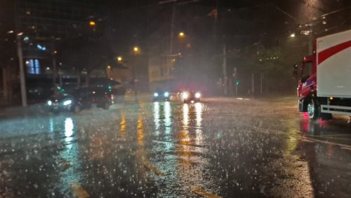 Od sutra zahlađenje: Drastična promena vremena, stižu pljuskovi, grmljavine i grad