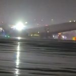 Bizarna nesreća na aerodromu u Njujorku: Avion se sudario sa vozilom, pojavili se jezivi snimci