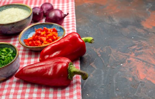 Posne zapečene paprike sa pirinčem i povrćem: Običan dan pretvaraju u malo gastronomsko uživanje (RECEPT)