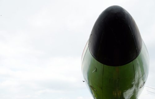 UAE: Presretnuto 16 balističkih raketa i više od 110 dronova iz Irana