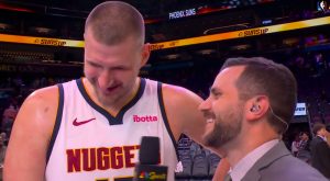 “To se prosto se dešava”: Skromnog Jokića nasmejao novinar posle istorijskog učinka (VIDEO)