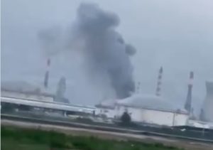 Pogođena rafinerija nafte u Izraelu: Izbio požar nakon raketnog napada