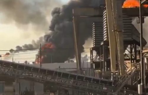 Ogromna eksplozija u američkoj rafineriji: Diže se stub crnog dima, građani evakuisani (VIDEO)