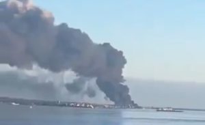 Pogođen ruski naftni terminal na Baltiku: Stub crnog dima vidi se iz Finske (VIDEO)