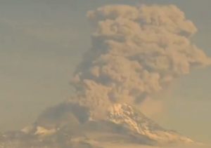 Silovita erupcija vulkana na Kamčatki: Pepeo leteo 11 km uvis, proglašena opasnost po vazdušni saobraćaj