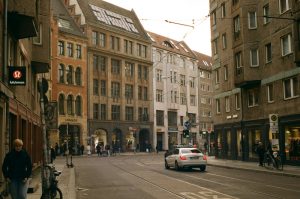 Nemačkoj preti jedna od najdužih kriza: Šokovi se ređaju, a 40 odsto preduzeća planira manje investicije