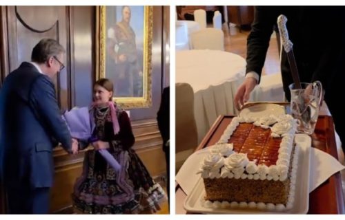 Vučić dobio ukusno rođendansko iznenađenje od slovenačkog ambasadora (VIDEO)