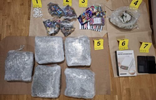 Uhapšen muškarac u Beogradu: Policija pretresom stana pronašla 5 kilograma marihuane i 80 grama kokaina