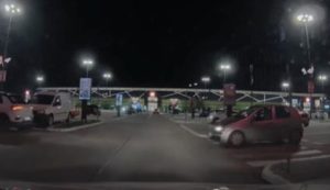 Ludi snimak sa parkinga u Novom Sadu hit na mrežama: Dva “punta” za 20 sekundi “uhvaćena na delu”