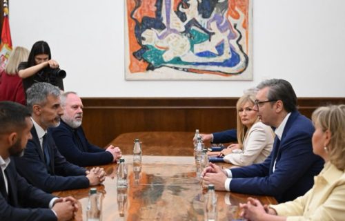 Predsednik Vučić održao konsultacije sa predstavnicima SPO i SRS