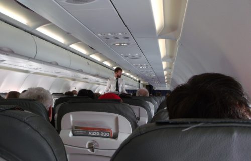 Bivši stjuard savetuje: U avionu nikada nemojte da nosite crne čarape