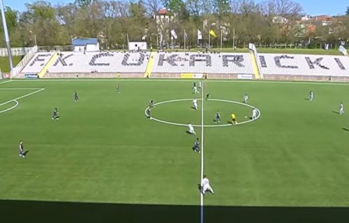 Haos u Superligi: Fudbaler Radnika preskočio ogradu i uleteo u tuču navijača