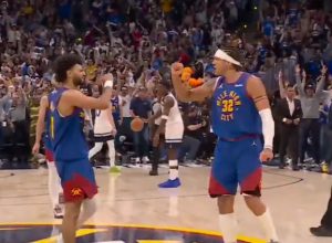 Spektakularan potez: Neverovatna trojka Jokićevog saigrača uz zvuk sirene (VIDEO)