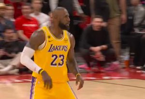 Lejkersi na korak od prolaska dalje: Džejms razbio rivale i dokazao da mu nema ravnog