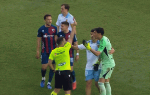 Incident u Španiji: Golman Saragose izgubio kontrolu posle crvenog kartona