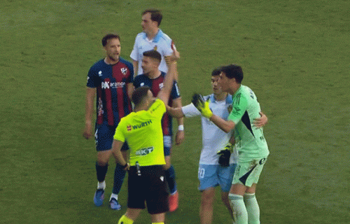 Incident u Španiji: Golman Saragose izgubio kontrolu posle crvenog kartona (VIDEO)