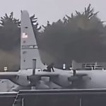 Lupao sekiricom američki vojni avion od 75 miliona dolara: Uhapšen Irac sa viralnog snimka (VIDEO)
