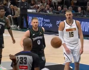 Nije bilo Jokićevo veče: Promašivao šuteve koje inače pogađa bez problema (VIDEO)