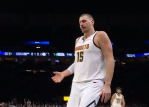 Razbijeni i izgubljeni: Kamere uhvatile Jokića i saigrače u očajnom stanju (VIDEO)