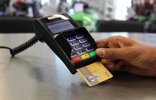 Omražena praksa iz restorana stiže u prodavnice: Trgovci imaju ideju, a potrošači neće ni da čuju