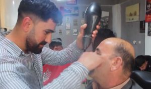 Pola čovek, pola brkovi: Političar zbog jedne fotke postao globalni hit, pitaju se ima li uopšte usta