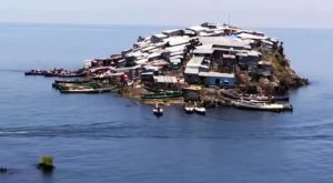 Ovo je najnaseljenije ostrvo na svetu: Ima četiri kafića, apoteku, ali i javnu kuću (VIDEO)