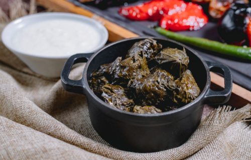Kao iz bakine kuhinje: Recept za najukusnije i najsočnije sarmice od zelja, idealne za porodični ručak