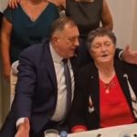 Majka je Miloradu Dodiku bila najveća podrška, na slavljima su pevali zajedno: "Oprosti za svaku brigu" (VIDEO)