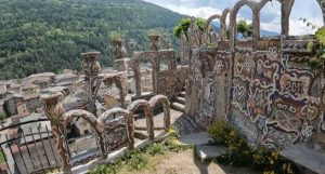 “Dugin dvorac” na način italijanskog Gaudija: Fantastični zamak iz mašte (VIDEO)