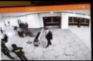 Ponovo pucano na Trampa: Napadač naoružan na događaju u Vašingtonu, lider SAD evakuisan (VIDEO)