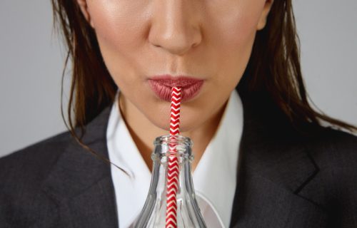 Lepota poroka: Šta su "pušačka" usta, kako se taj problem rešava i kakve veze slamčice imaju sa njim?