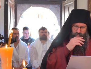 Američki vojnici iz Bondstila prešli u pravoslavlje: Vladika Ilarion ih krstio u Savu i Simeona (VIDEO)