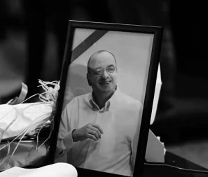 Grobari ispratili Duška Vujoševića pesmom “Dobro pamtim sve”: Emotivne scene na sahrani, Lovernj zaplakao