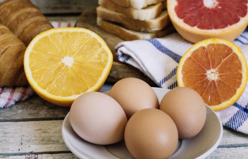 Jaja i sok od pomorandže: Nutritivni tandem ili još jedan viralni mit?