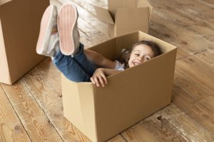 Jednostavne “uradi sam” igračke: Kako kućna “zip-line“ zabava podstiče maštu deteta (VIDEO)