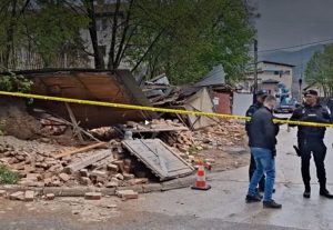 Napad na imovinu Srba: Porušene garaže u Kosovskoj Mitrovici, Euleks i karabinjeri posmatrali