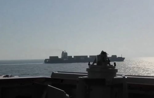 Iran preti "opasnim posledicama" nakon otimanja broda: "SAD drže mornare i njihove porodice kao taoce"