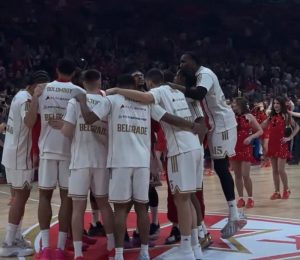 Počeo večiti derbi u Areni: Velika tuča na tribinama obeležila početak okršaja Zvezde i Partizana