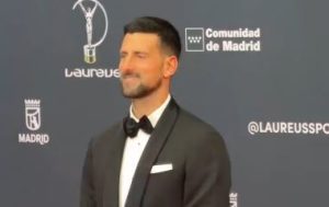 E, ovo nikad nije radio: Novak na crvenom tepihu, ubi ga trema, a biće opet u centru pažnje (VIDEO)