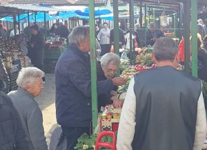Stotine kilograma rizične hrane nađeno na srpskim pijacama: Velika akcija inspekcije na više lokacija