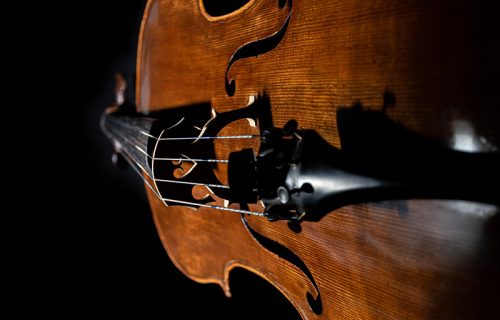 Carinici na aerodromu "Nikola Tesla" kod putnika pronašli violončela stara preko 200 godina