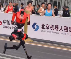 Robo-maratonci po prvi put pobedili ljude: Kineska “Munja” istrčala 21 km za rekordno vreme