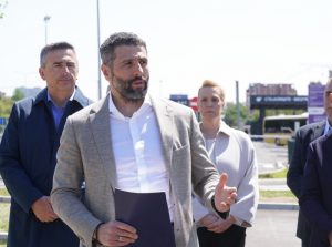 Šapić obišao novo autobusko stajalište “Jug”: “Tu će moći da se parkira i nastavi dalje prevozom”