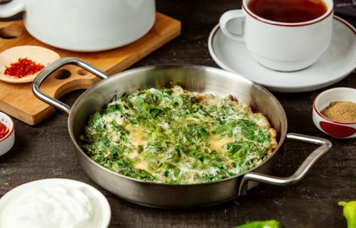 Zapečeni spanać sa sirom: Lagani obrok, na italijanski način (RECEPT+VIDEO)